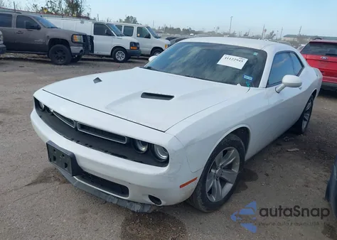 2015 Dodge Challenger Sxt z USA, uszkodzony, nr VIN 2C3CDZAG4FH724445